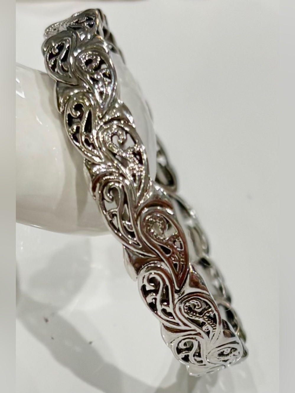 Elegant Retired Lia Sophia ‘Brocade’ Filigree Women Stretch Silver-tone Bracelet